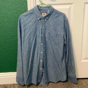 Men’s XL long sleeved Levi’s button down shirt